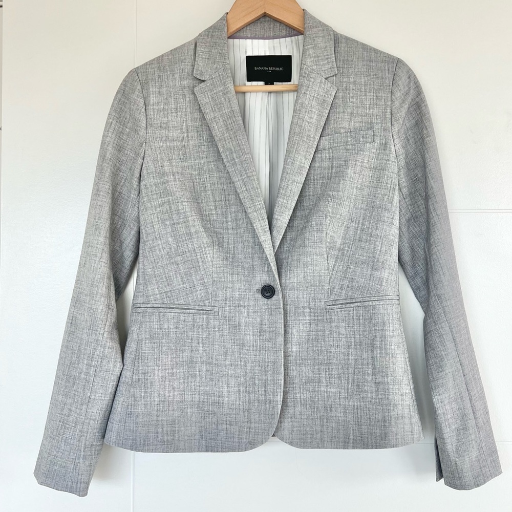 NWOT - Banana Republic Blazer - Size 2 - Grey